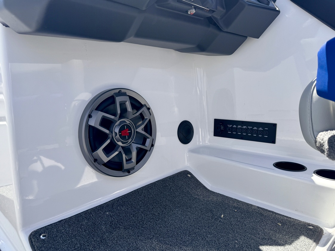 2020 Axis A24 - LIKE NEW - 80 HOURS - M6DI Icon